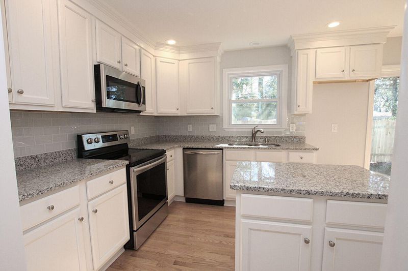 1851 Piper Dr, Charleston, SC 29407