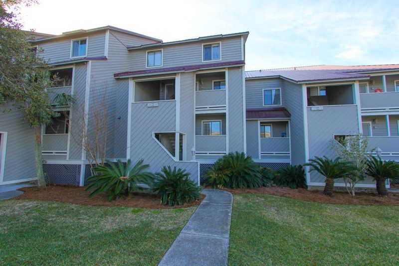 44 W Mariners Cay Dr, Folly Beach, SC 29439