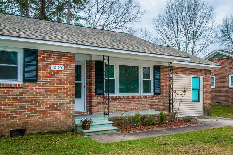 220 N Pandora Dr, Goose Creek, SC 29445