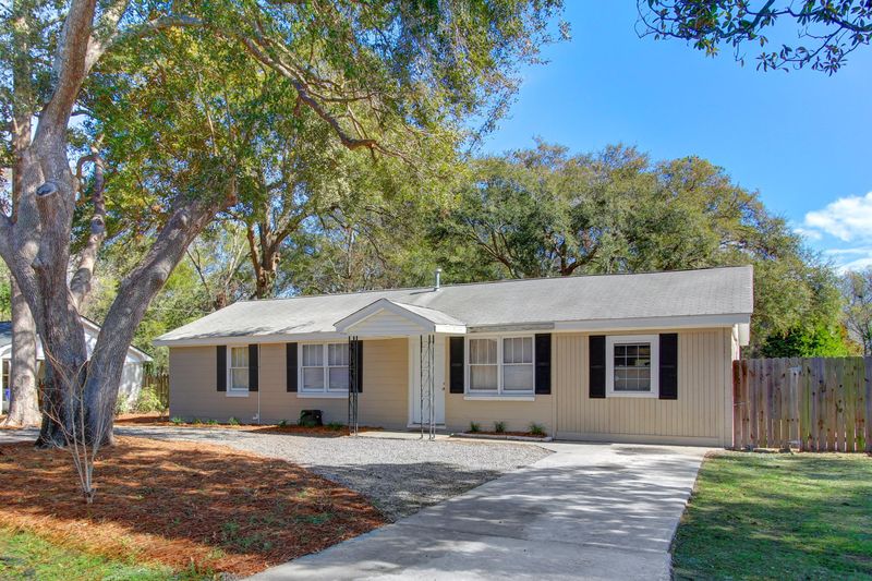 1220 Sea Aire Dr, Charleston, SC 29412