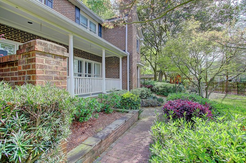 695 Travers Ct, Charleston, SC 29412