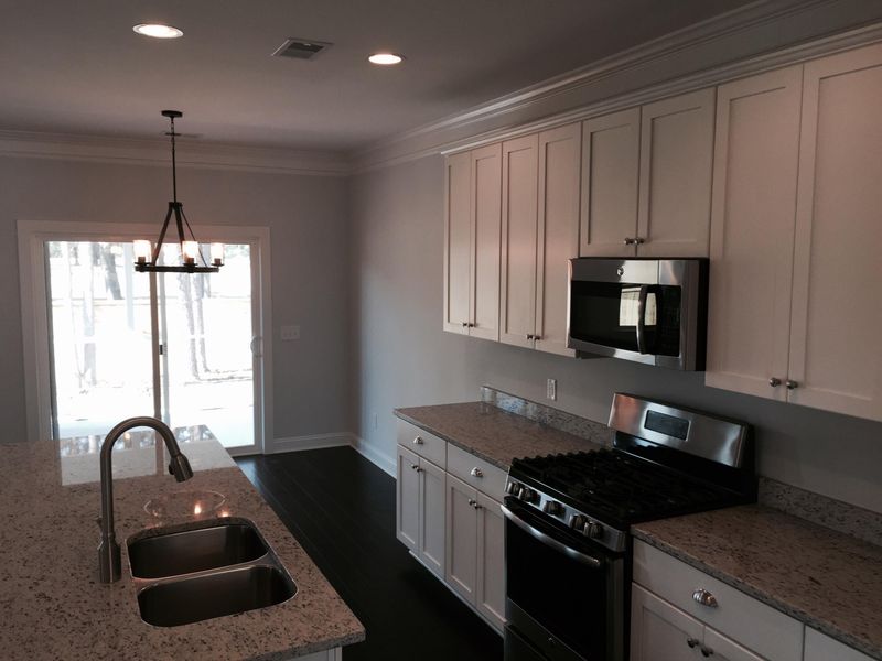 2 Windsor Dr, Charleston, SC 29407