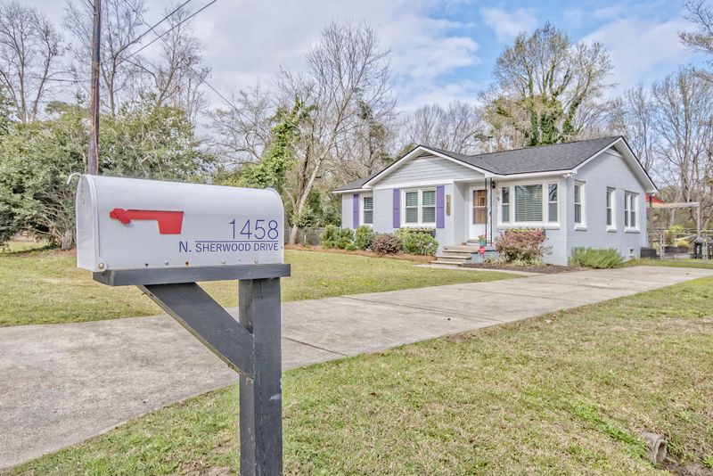 1458 N Sherwood Dr, Charleston, SC 29407