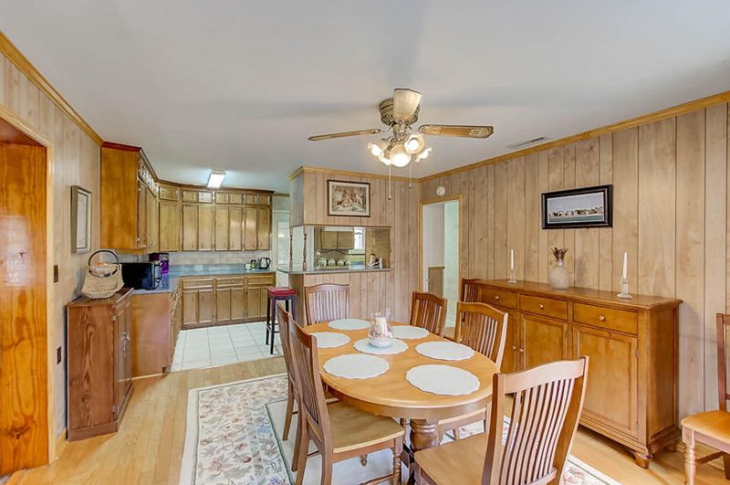 1483 Barbara St, Mount Pleasant, SC 29464