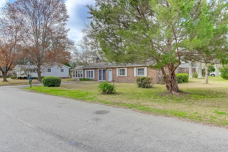 1483 Barbara St, Mount Pleasant, SC 29464