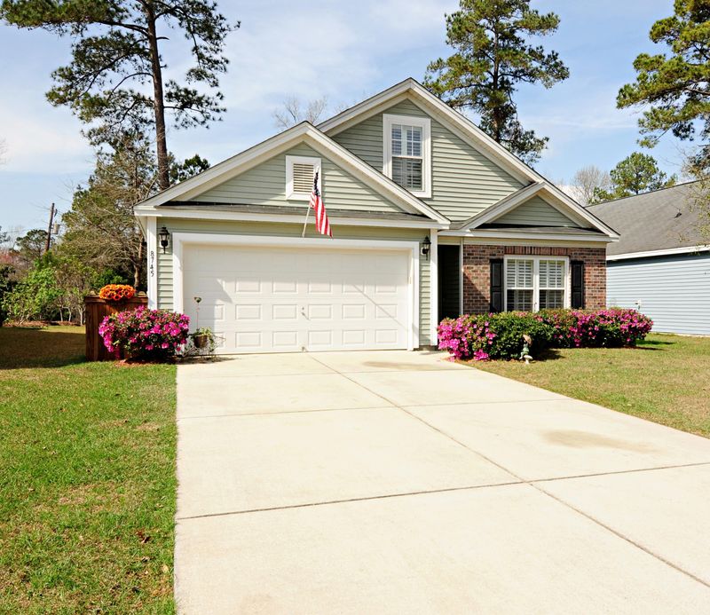 8745 Red Oak Dr, North Charleston, SC 29406