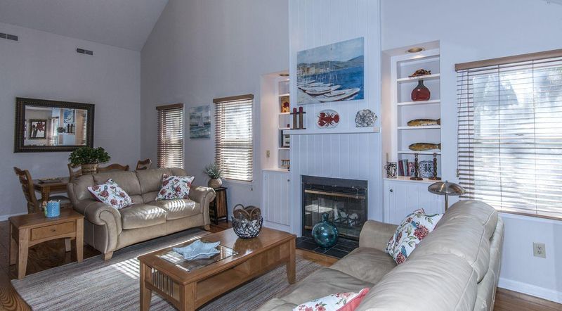 893 Fairway Dr, Edisto Beach, SC 29438