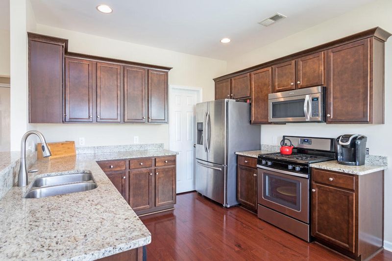 8015 Regency Elm Dr, North Charleston, SC 29406