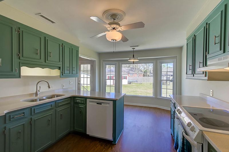 1549 Longview Rd, Mount Pleasant, SC 29464