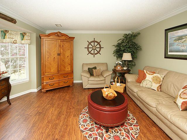 115 S Pembroke Dr, Goose Creek, SC 29445