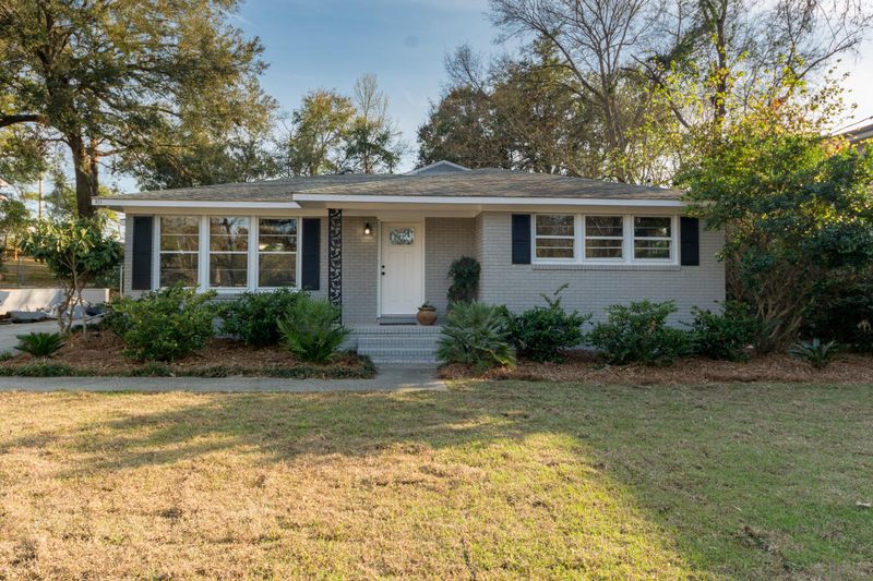922 Valley St, Hanahan, SC 29410
