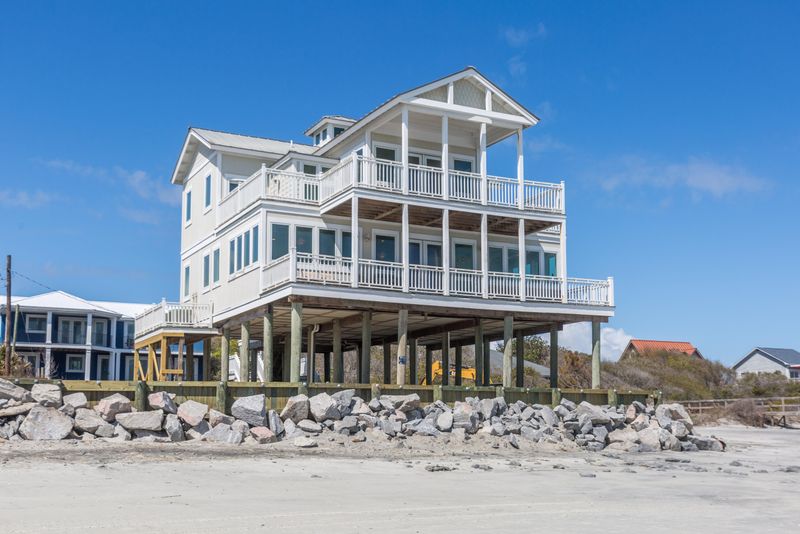 1215 E Arctic Ave, Folly Beach, SC 29439
