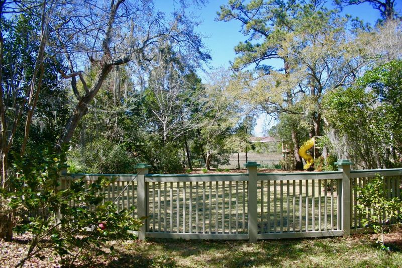 321 Confederate Cir, Charleston, SC 29407