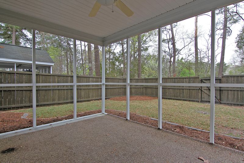 8789 Red Oak Dr, North Charleston, SC 29406