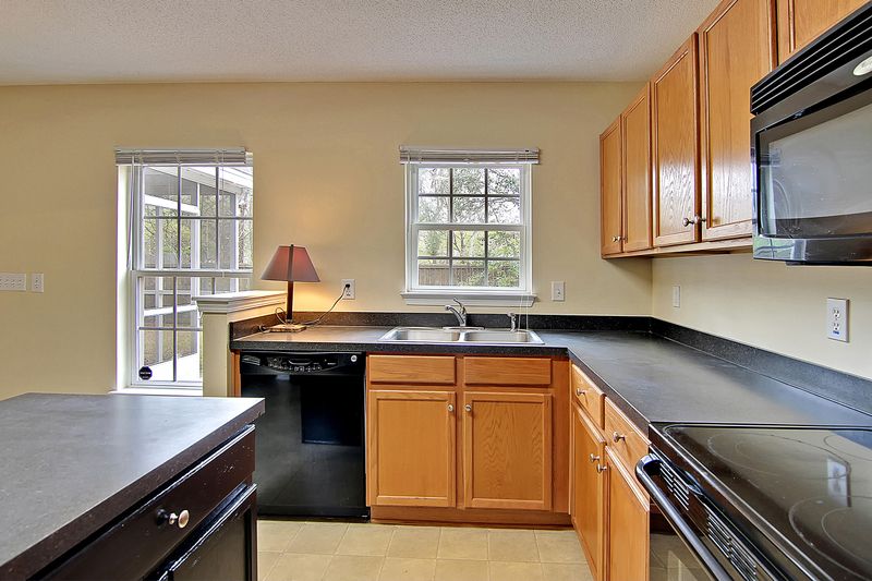 8789 Red Oak Dr, North Charleston, SC 29406