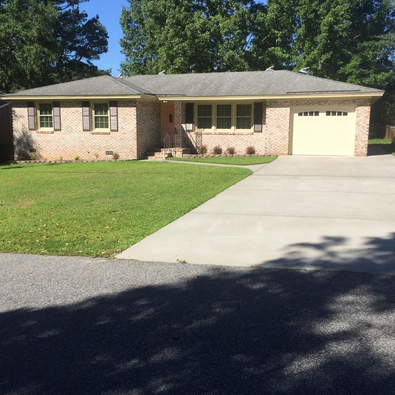 1266 Fort Dr, Hanahan, SC 29410