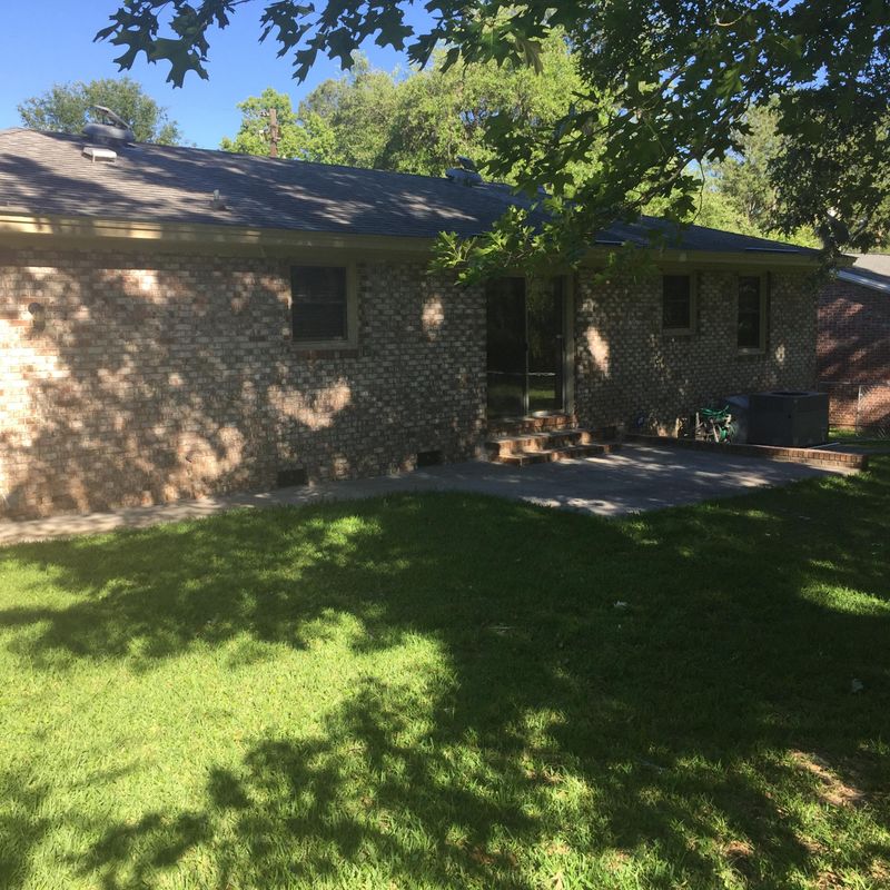 1266 Fort Dr, Hanahan, SC 29410