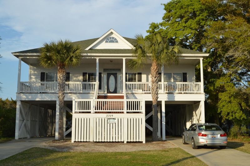 2709 Neptune St, Edisto Island, SC 29438