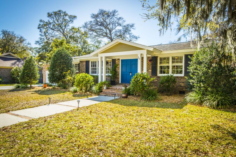 729 Sterling Dr, Charleston, SC 29412