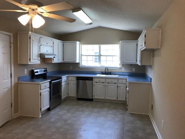 8522 Jocassee Dr, North Charleston, SC 29406