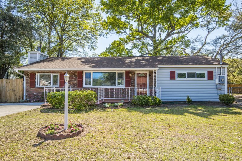 1227 Hawthorne Cr, Hanahan, SC 29410