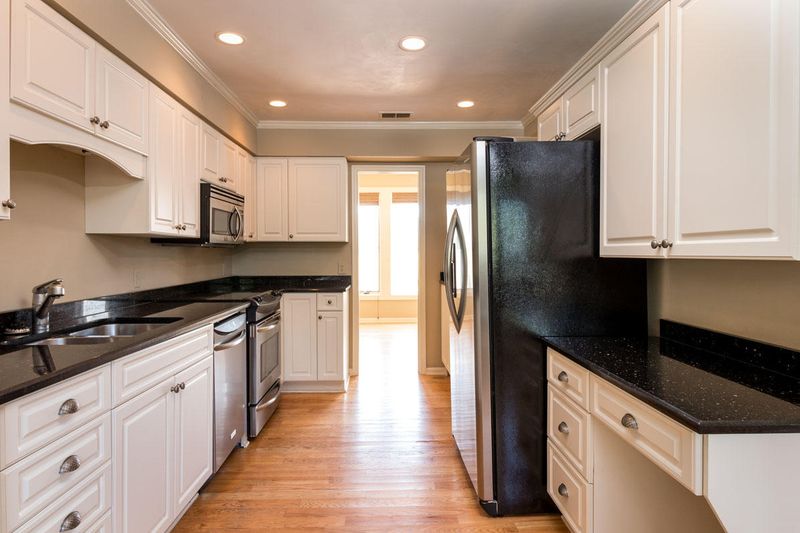 330 Concord St #Th4, Charleston, SC 29401