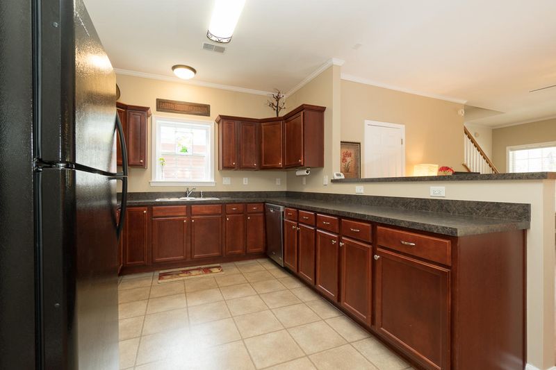 1317 Runnymeade Ln, North Charleston, SC 29406