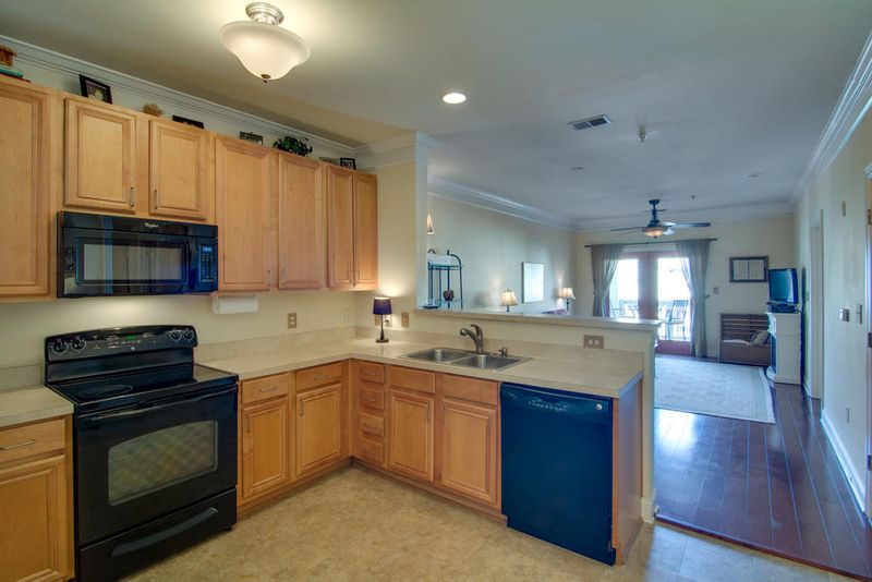2244 Ashley Crossing Dr #536, Charleston, SC 29414