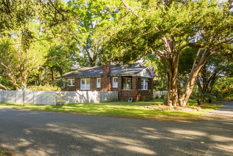 167 Woodland Shores Rd, Charleston, SC 29412