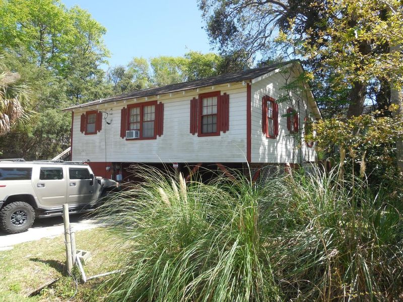 203 E Erie Ave, Folly Beach, SC 29439