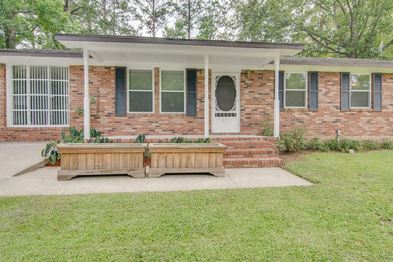 311 Forest Cir, Summerville, SC 29483