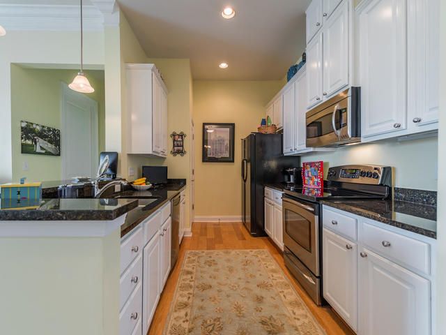 200 River Landing Dr #F304, Charleston, SC 29492