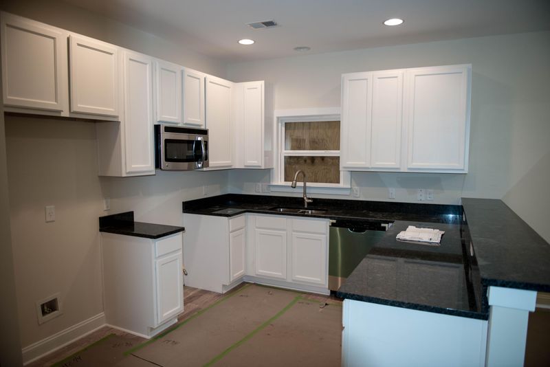 948 Mcelveen St, Charleston, SC 29412