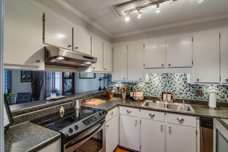 33 Maplecrest Dr, Charleston, SC 29412