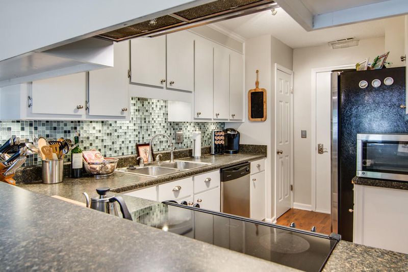 33 Maplecrest Dr, Charleston, SC 29412