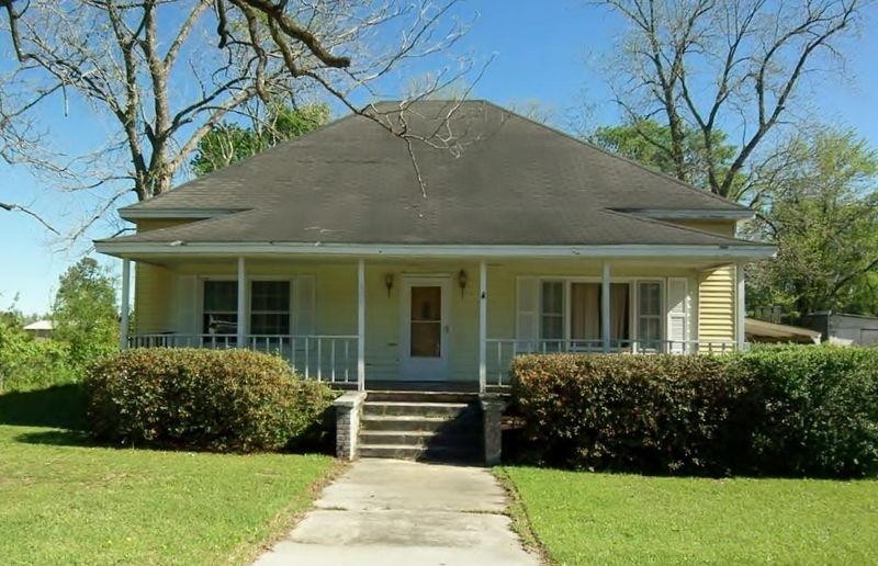 228 W Main St, Harleyville, SC 29448