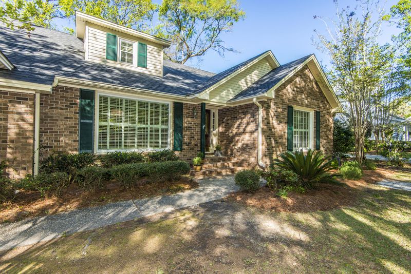 414 Lakeview Dr, Summerville, SC 29485