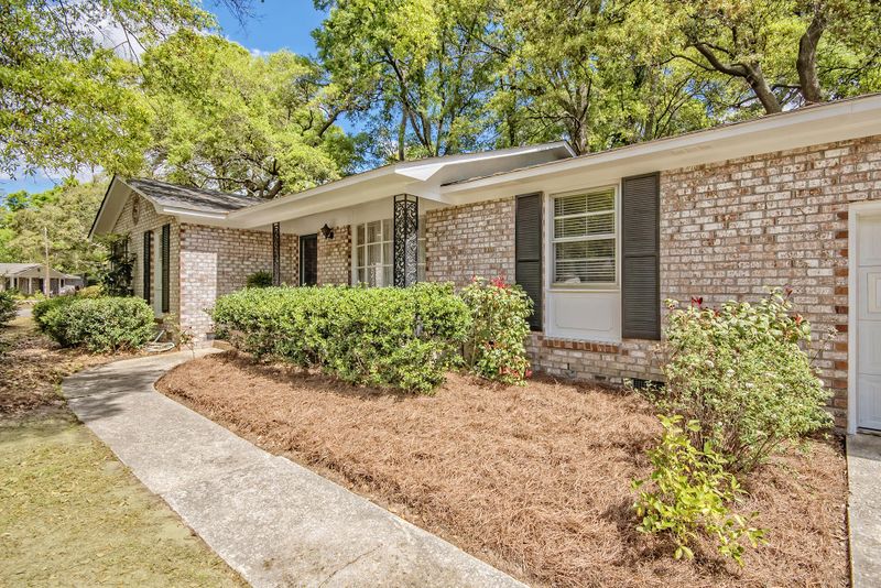 1090 Woodside Dr, Charleston, SC 29412