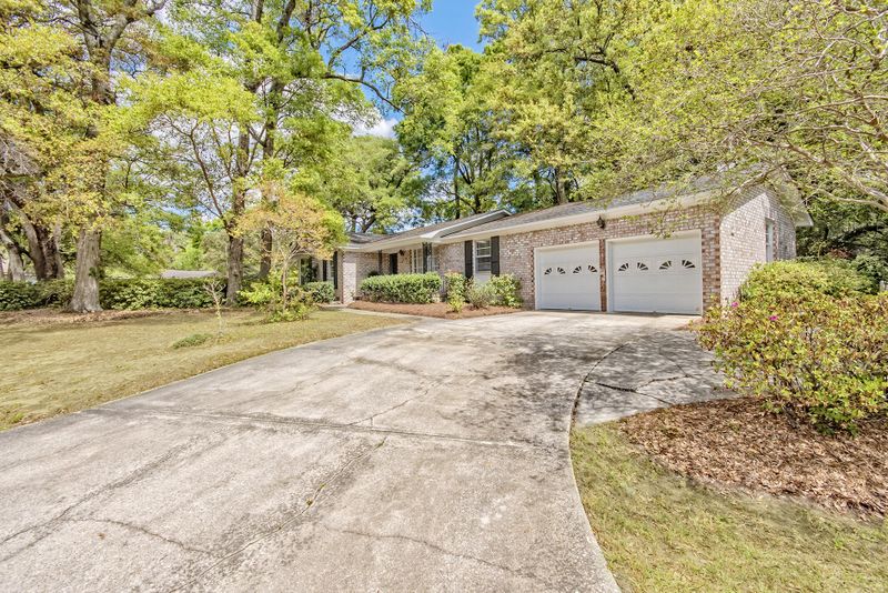 1090 Woodside Dr, Charleston, SC 29412