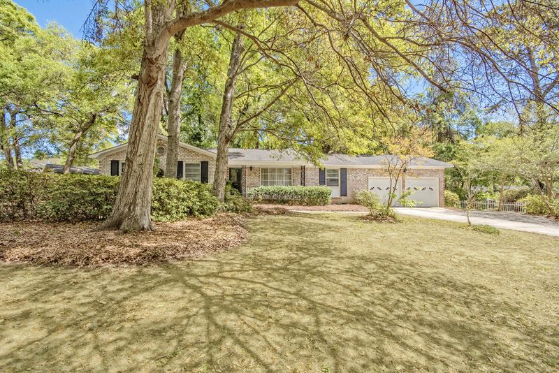 1090 Woodside Dr, Charleston, SC 29412