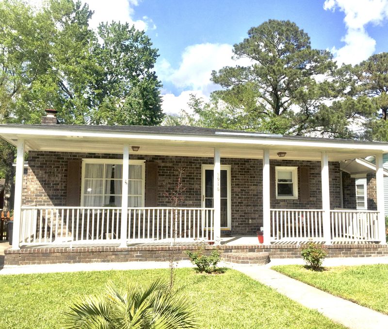 5916 Oak St, Hanahan, SC 29410