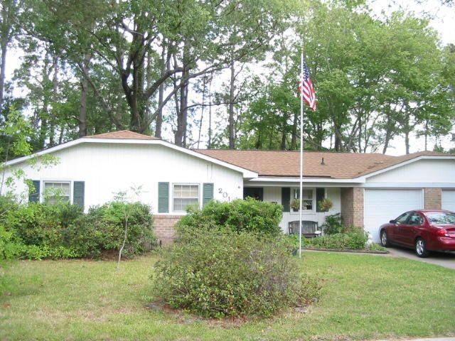 201 Farmhill Dr, Summerville, SC 29483