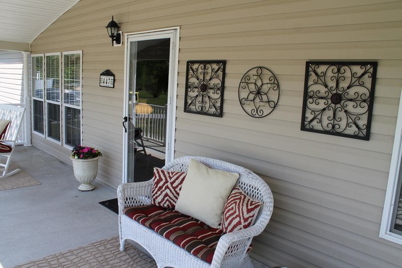 447 Pooshee Plantation Way, Bonneau, SC 29431