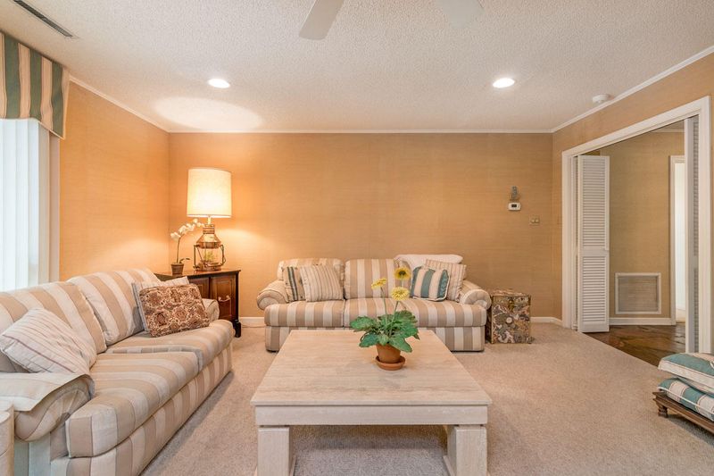 1868 Rugby Ln, Charleston, SC 29407