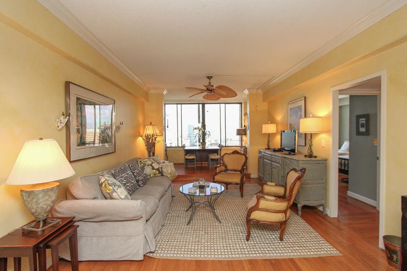 14 Lockwood Dr #10-H, Charleston, SC 29401