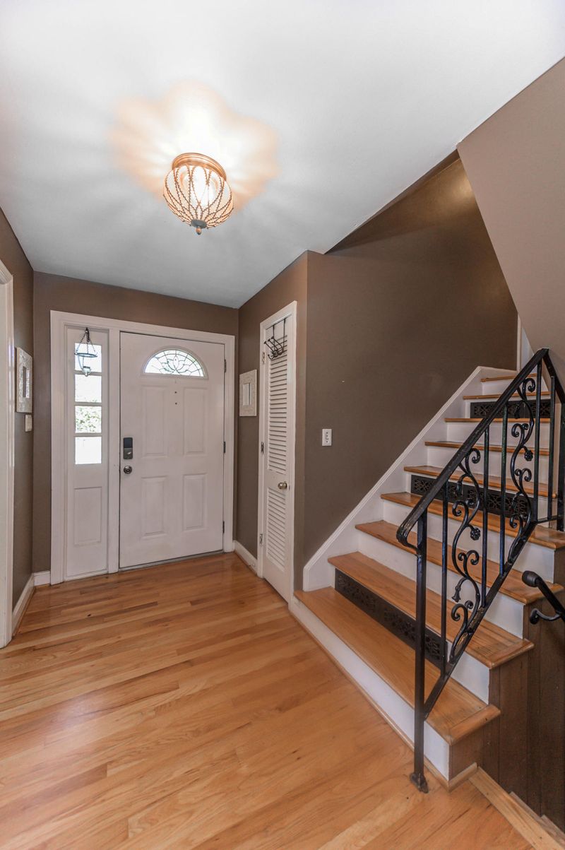 735 Waites Dr, Charleston, SC 29412
