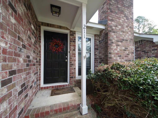 211 Canaberry Cir, Summerville, SC 29483