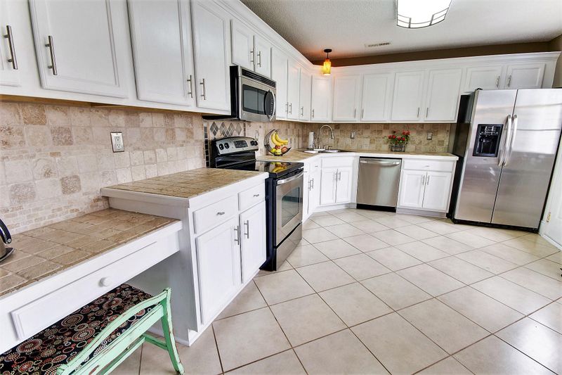 801 W Saltash Al, Goose Creek, SC 29445