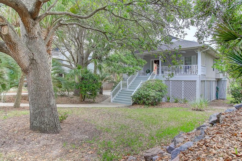 402 W Cooper Ave, Folly Beach, SC 29439