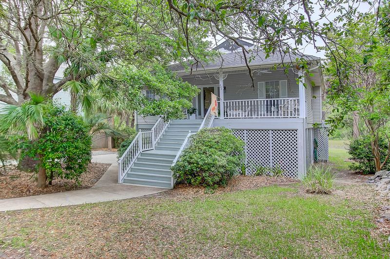 402 W Cooper Ave, Folly Beach, SC 29439